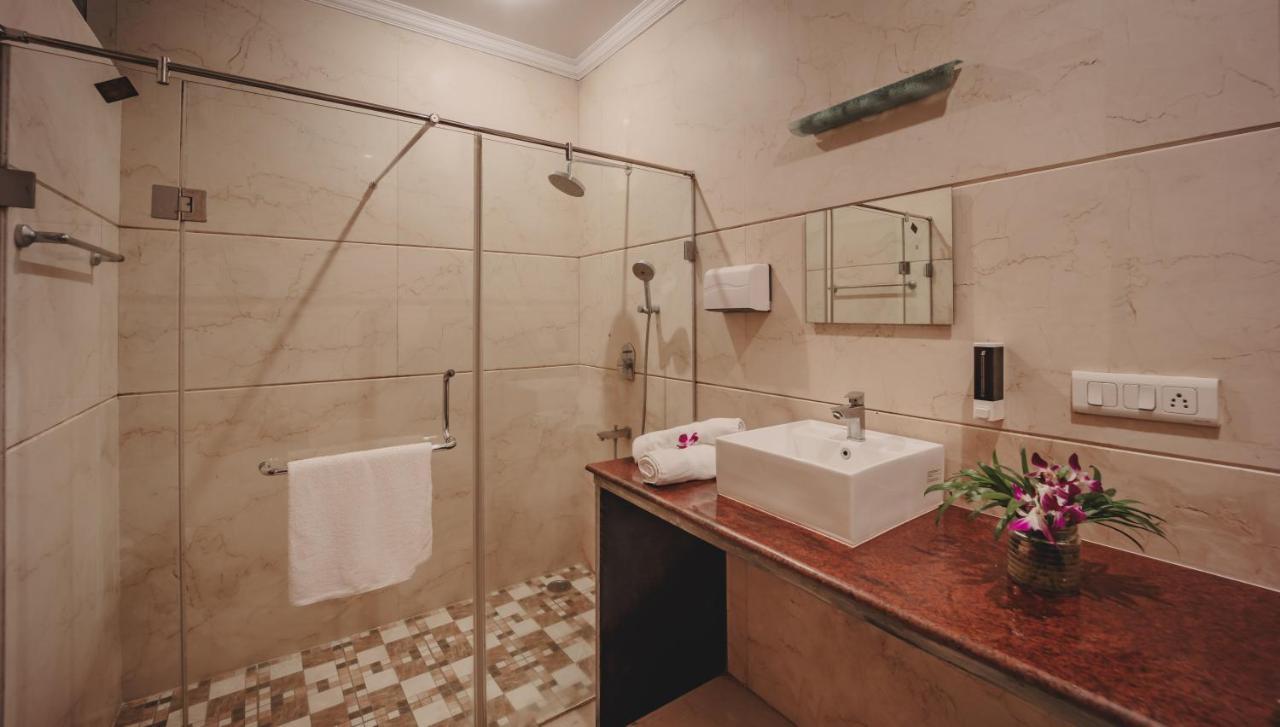 Ocean Suite Goa Dona Paula Exterior foto